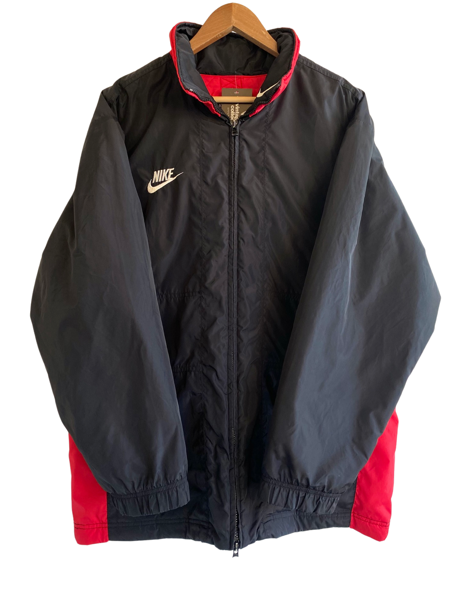 Black and discount red nike jacket